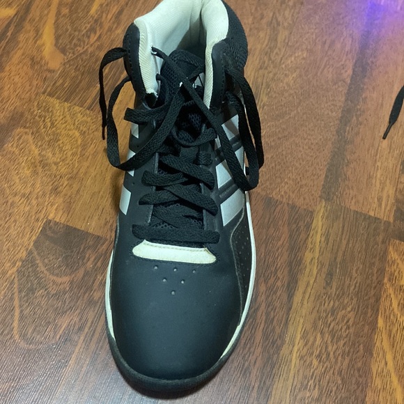 Adidas basketball shoes - Picture 2 of 2